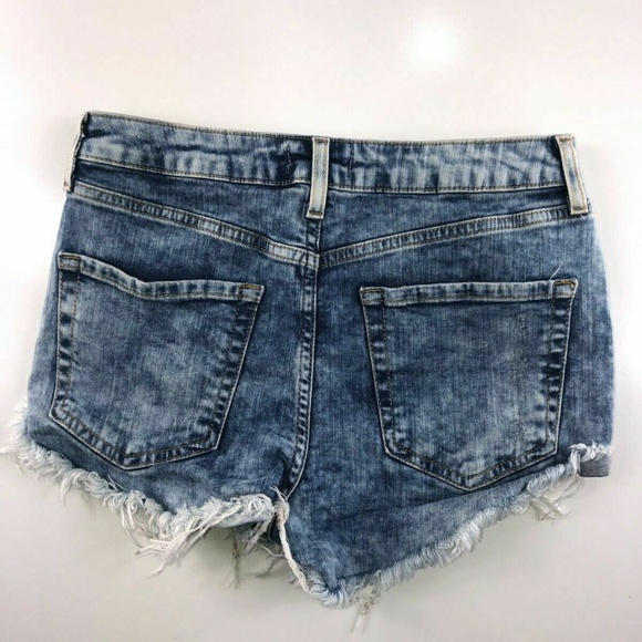 Forever 21 Raw Edge Hem Denim Shorts AA06 - Picture 2 of 3